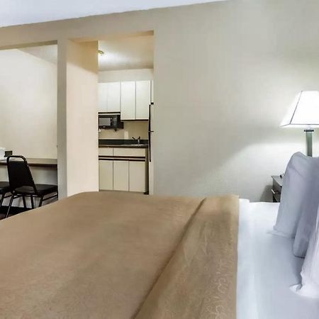 Suburban Studios Augusta Luaran gambar