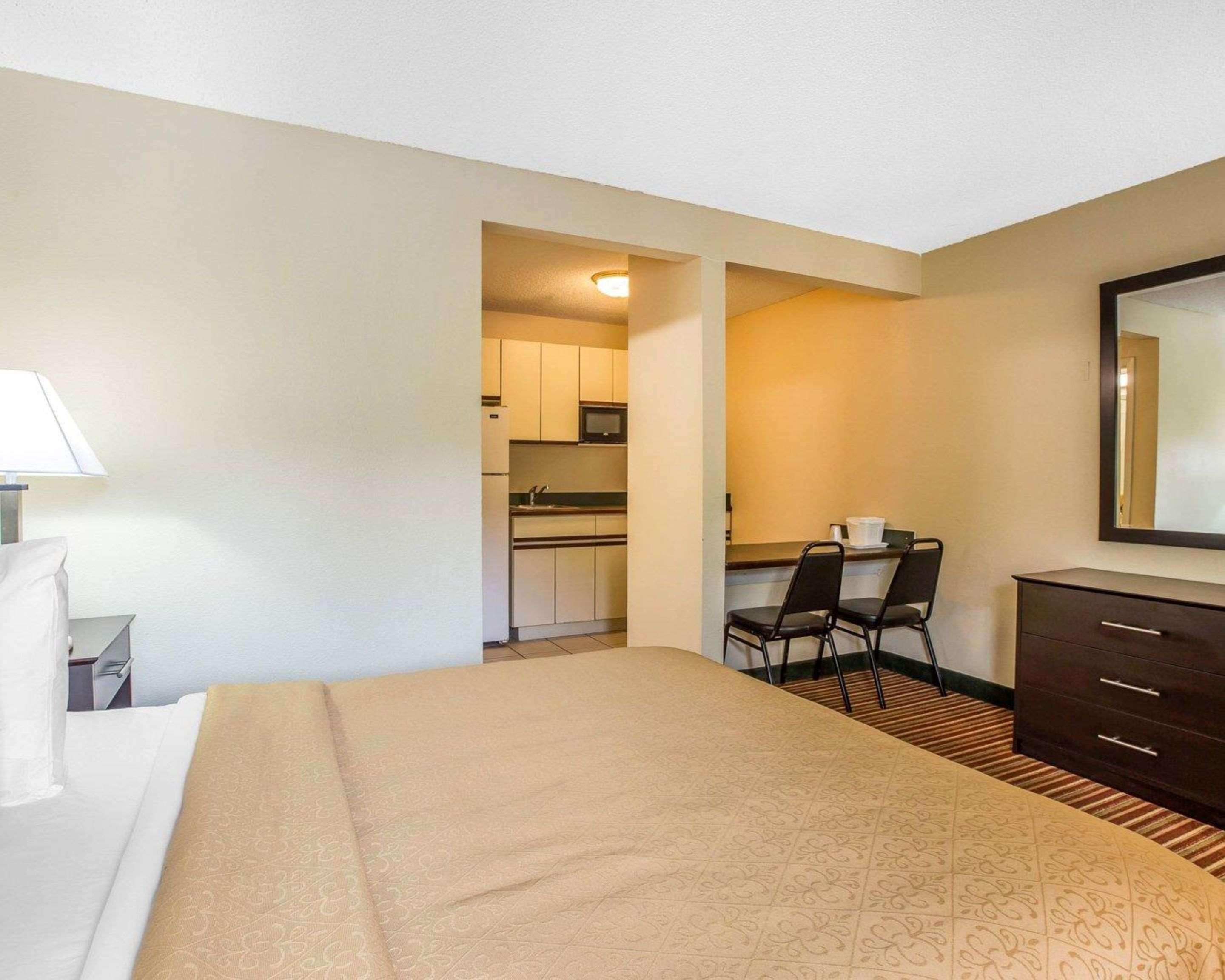 Suburban Studios Augusta Luaran gambar