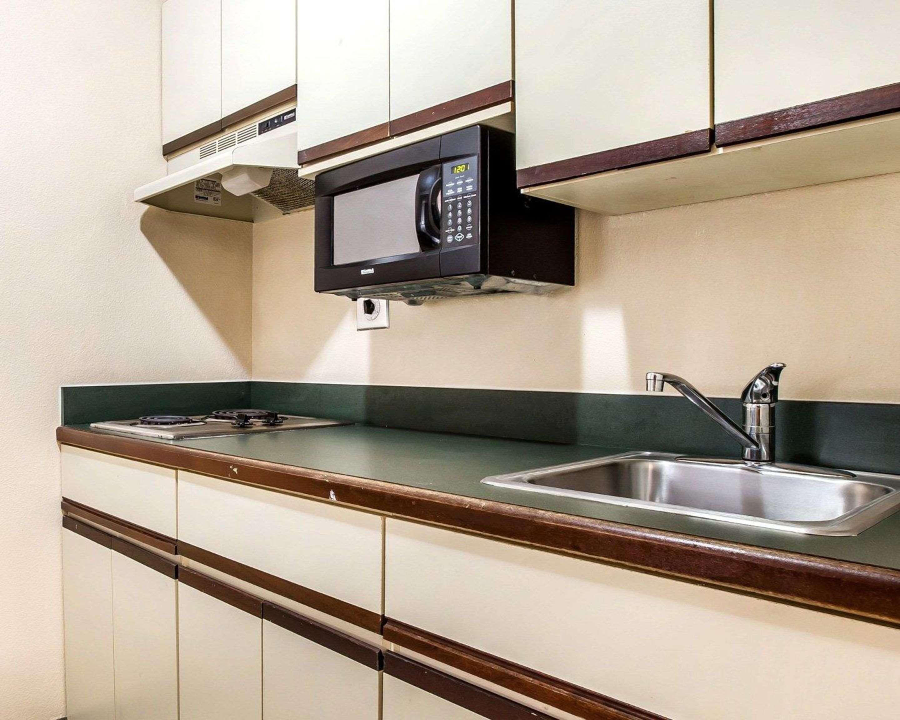 Suburban Studios Augusta Luaran gambar