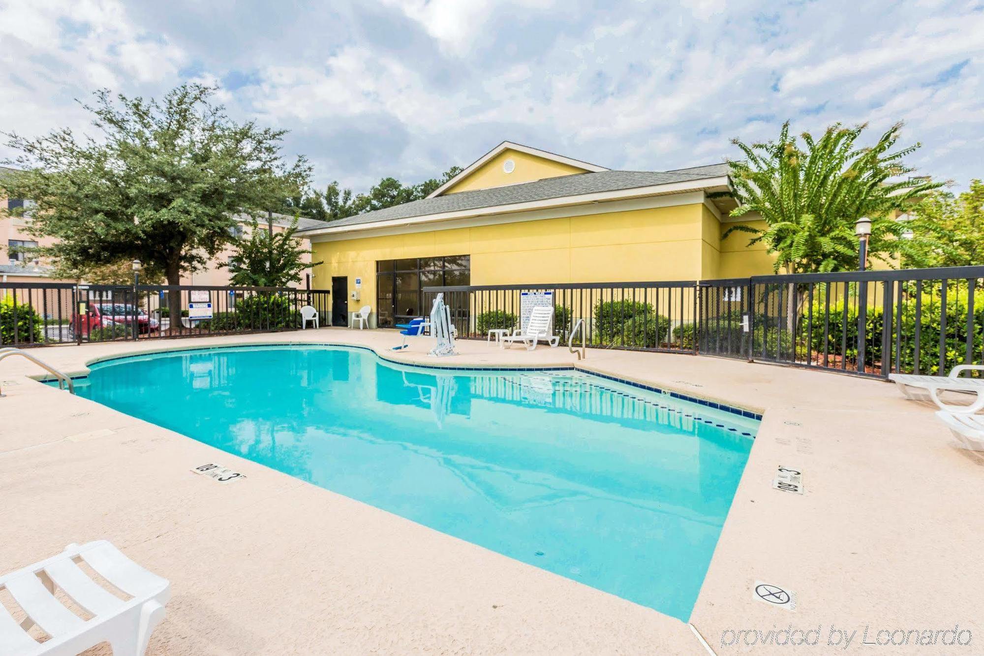 Suburban Studios Augusta Luaran gambar